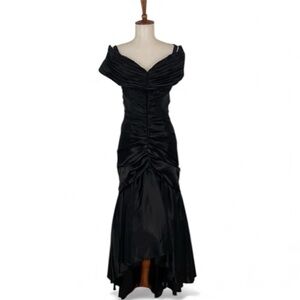 Vintage Elegant Black Off-Shoulder Maxi Dress
